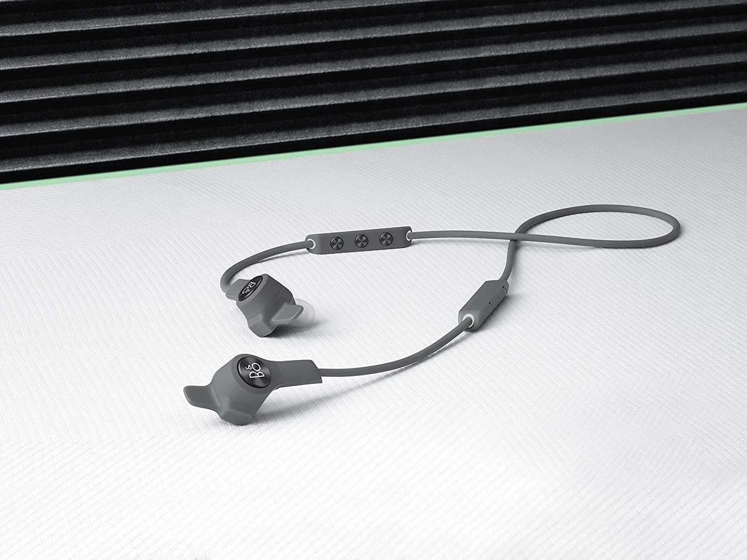 Bang & Olufsen Beoplay E6 Motion - Image 9