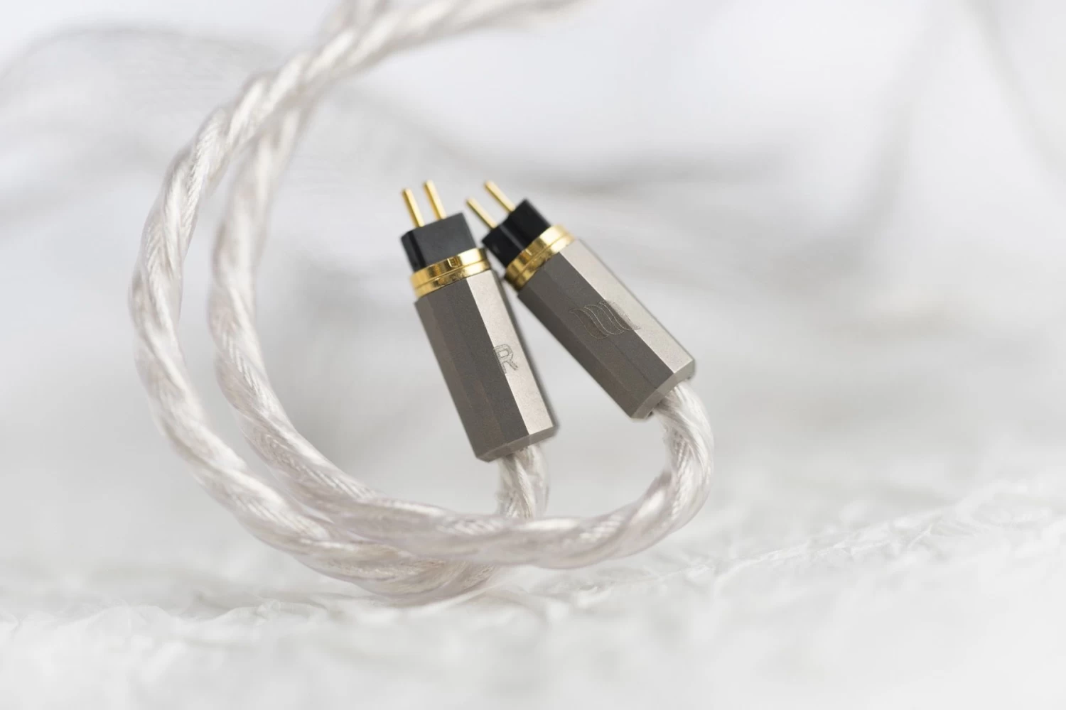 Effect Audio Cleopatra II OCTA 8-Wire ConX (2-pin + MMCX) Pure Silver Cable - Image 2