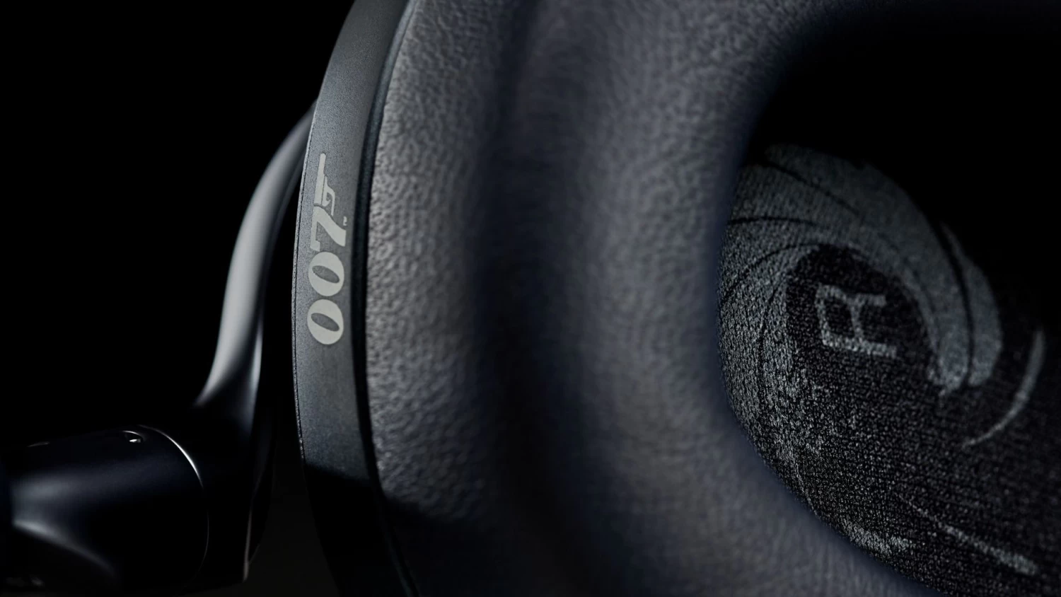 Bowers & Wilkins Px8 007 Limited Edition Midnight Blue - Image 4