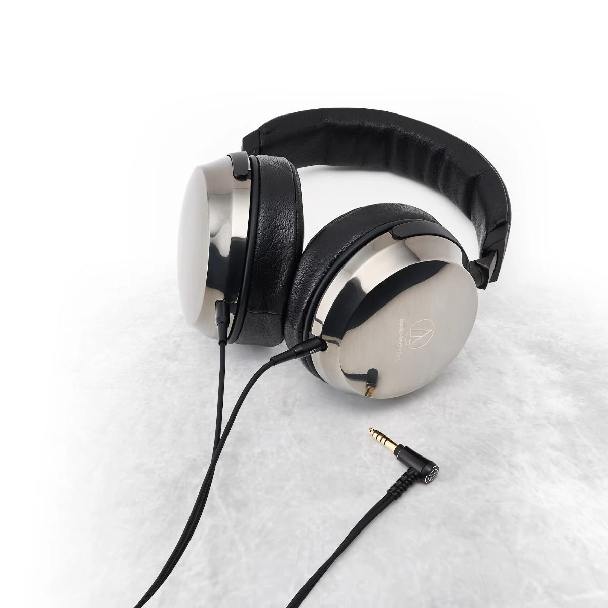 Audio-Technica ATH-AP2000Ti Closed Back Headphones - Image 4