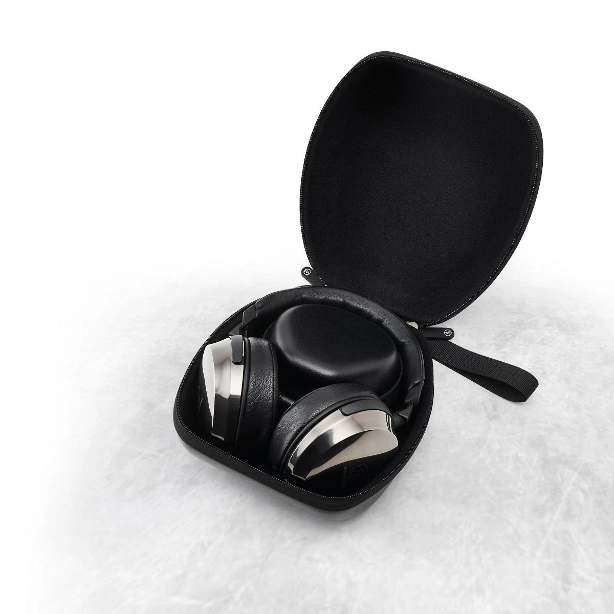 Audio-Technica ATH-AP2000Ti Closed Back Headphones - Image 5